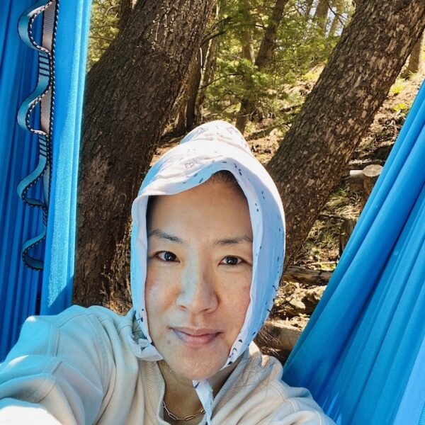 Helen cu aerial yoga forest